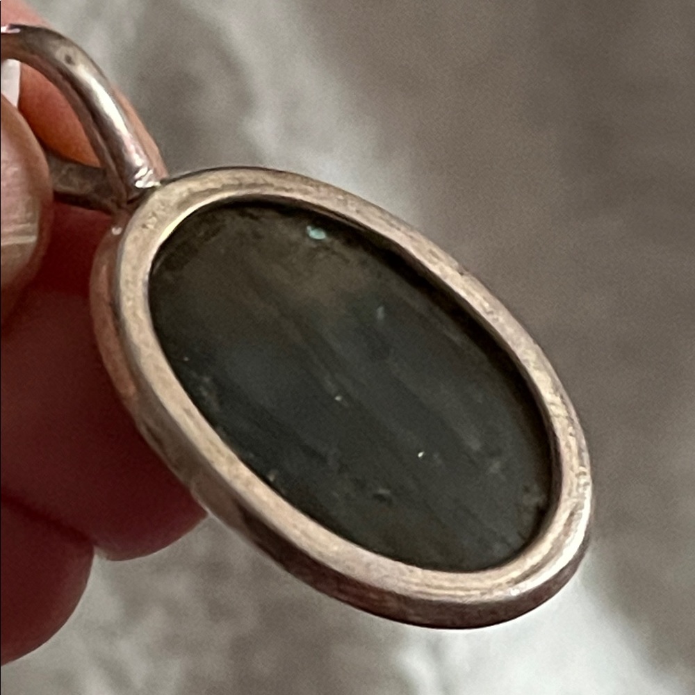 Silver Labradorite Pendant - Picture 2 of 3